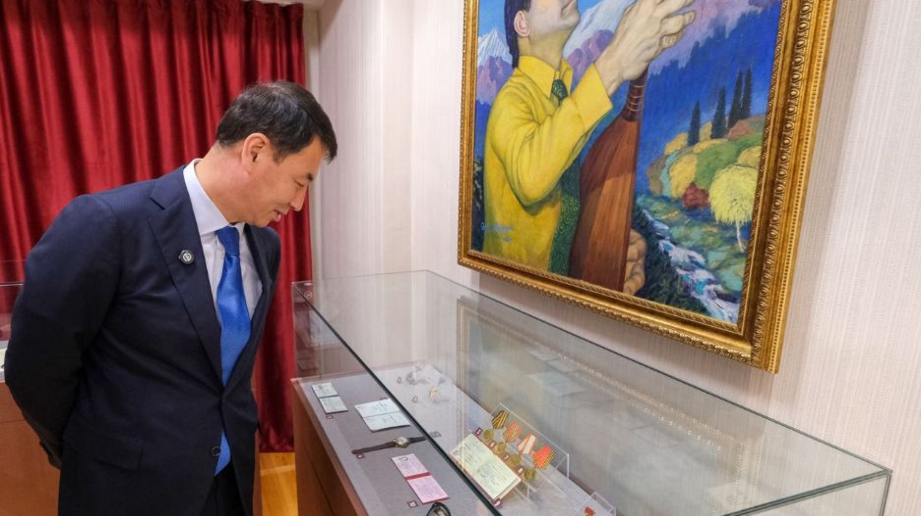 Алматыда Қала күніне орай Нұрғиса Тілендиев музейі жаңартылды: экспозицияны әкім Дархан Сатыбалды аралап көрді