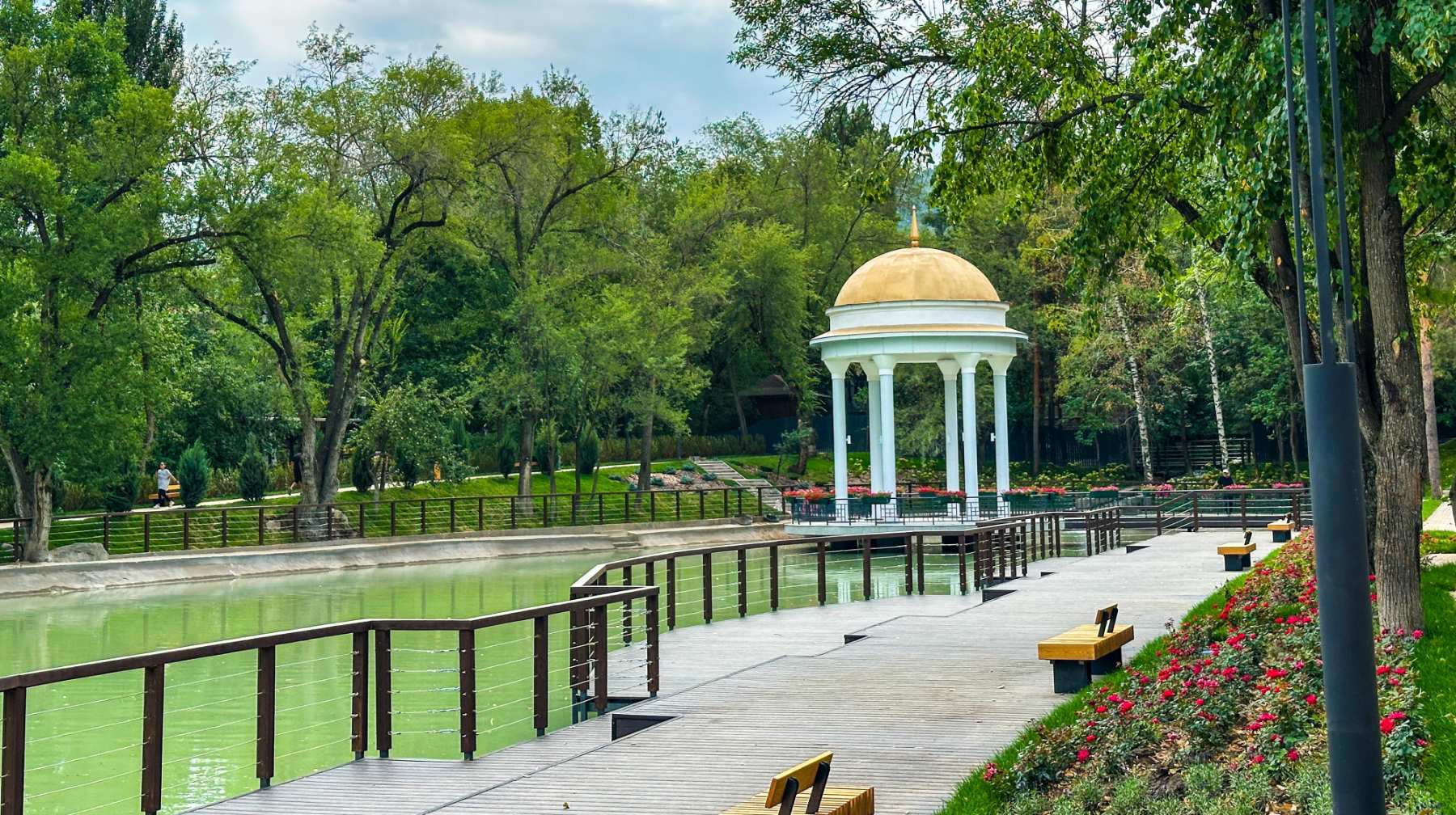 Алматы әкімі аппаратының басшысы Ерлан Исабеков Медеу ауданындағы бірқатар нысанды аралады