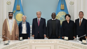 Тоқаев «Бейбітшілік пен құқыққа негізделген болашақ» халықаралық форумына қатысушылармен кездесті