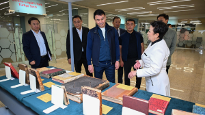 Дархан Сатыбалды «Алатау» театрының қайта  жаңаруын тексеріп, Alatau Сreative Hub кітапханасына да барды