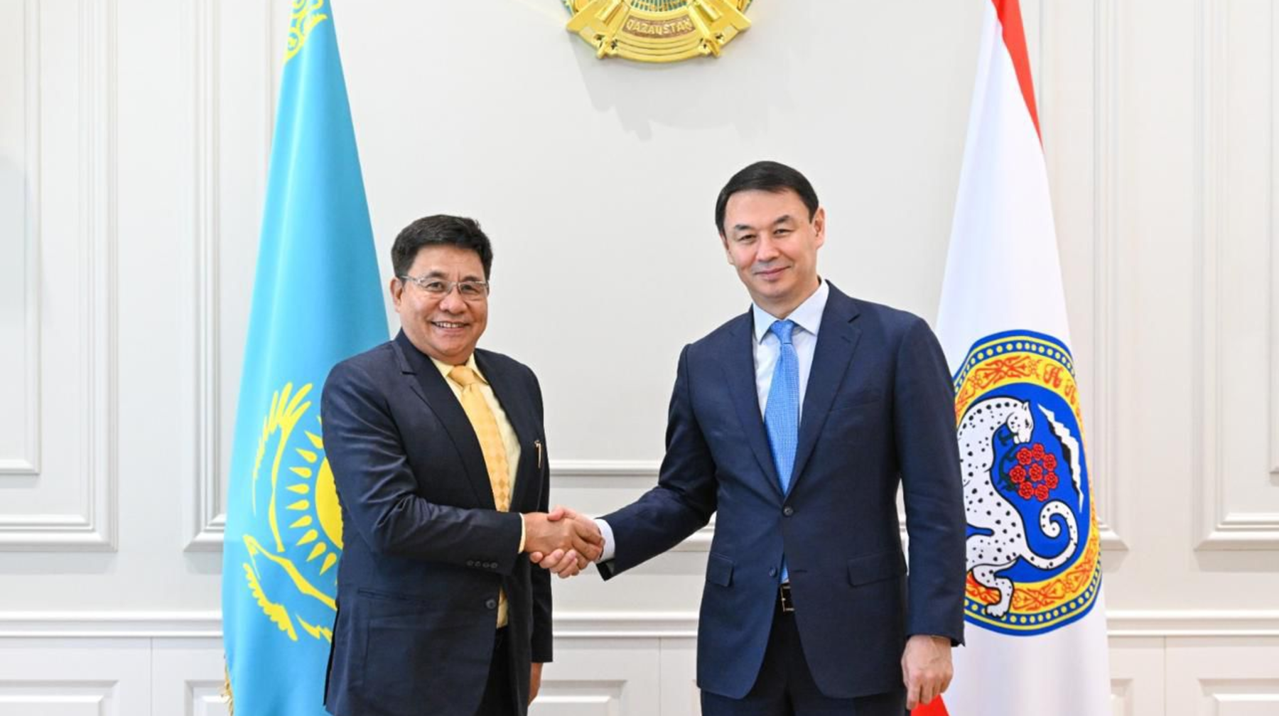 Алматы әкімі Үндістанның Қазақстандағы елшісі Сайлас Тангалмен кездесті