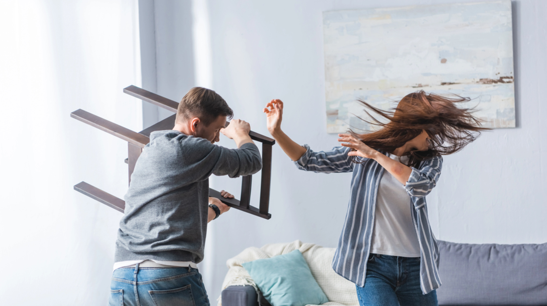 Балаларының көзінше әйелін ұрып-соққан ер адам ұсталды