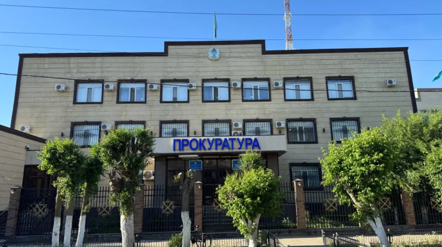 Мас күйінде прокуратура ғимаратын досының үйімен шатастырып алған азамат қамауға алынды