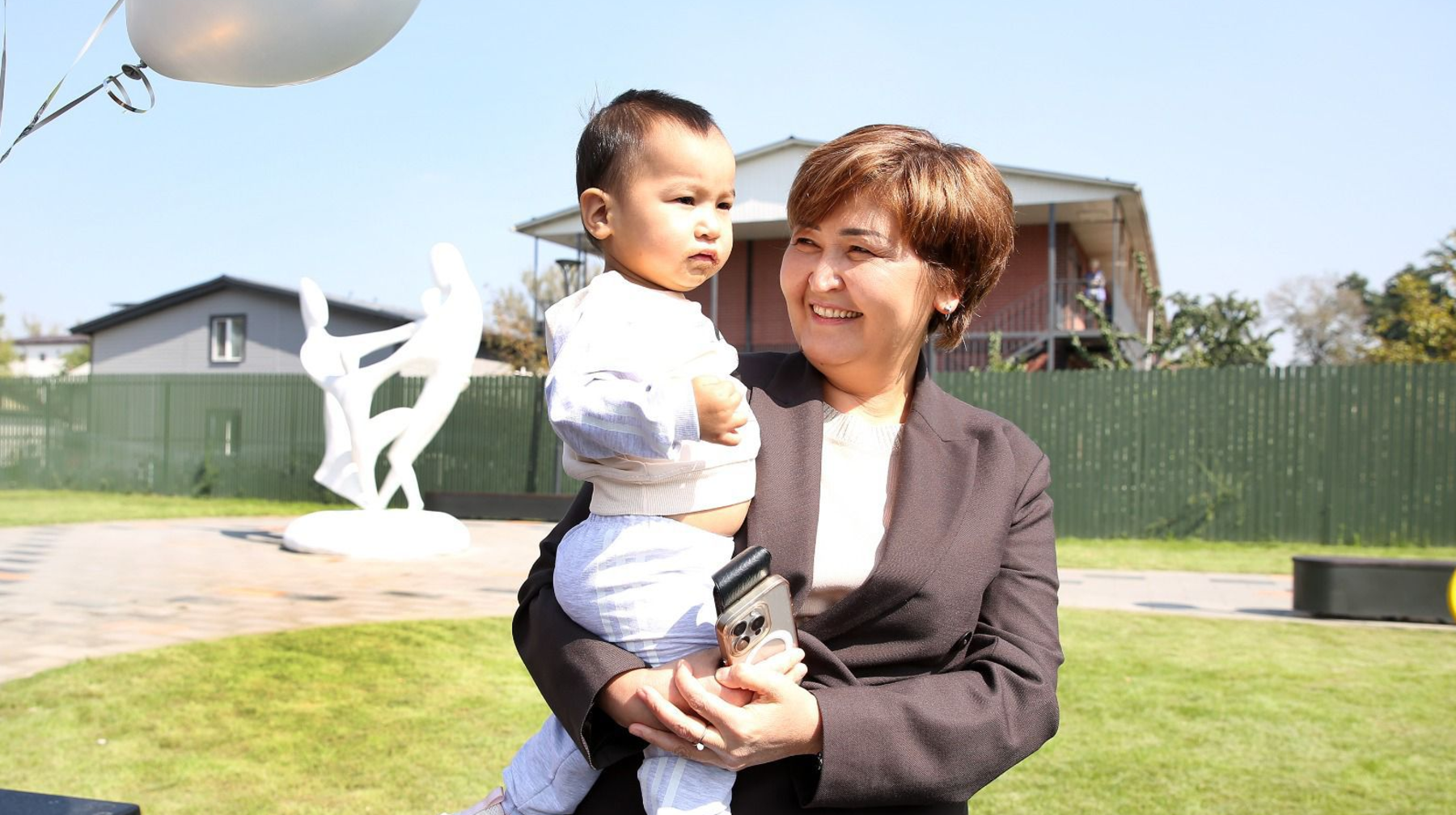 Қала күні қарсаңында Алматыда алғашқы инклюзивті балалар алаңы ашылды