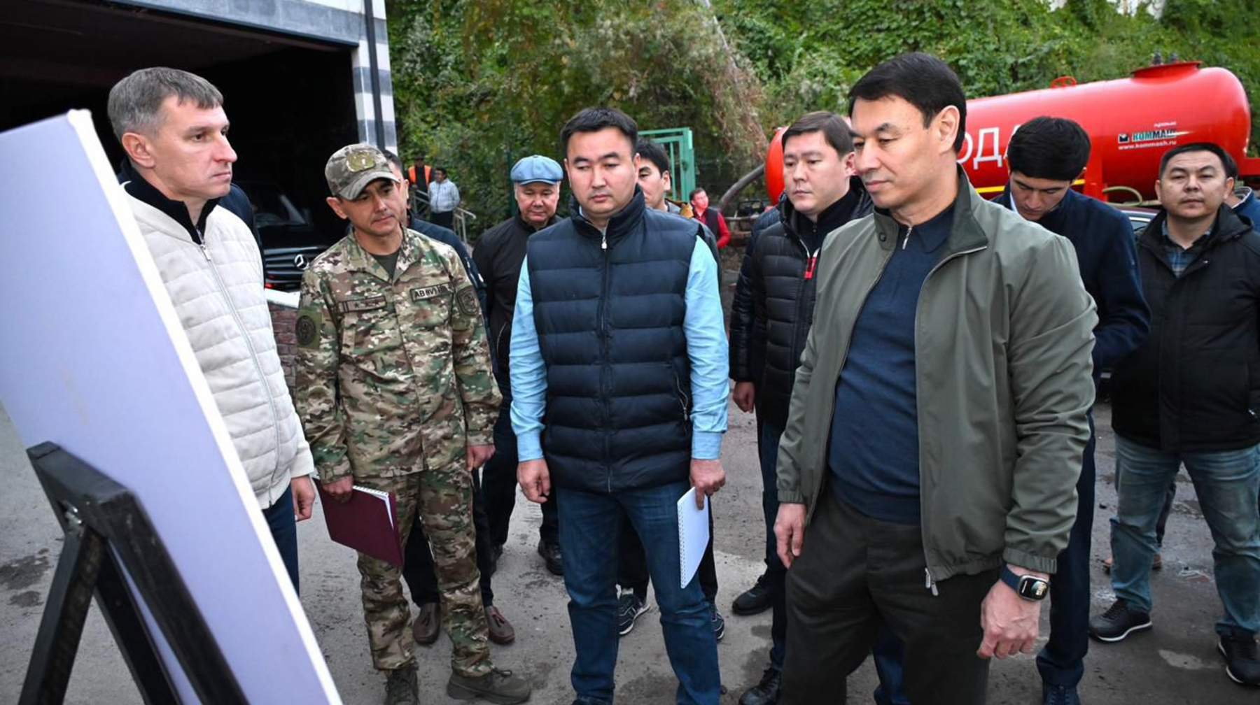 Алматы әкімі жолдардағы, жиектас пен гранит плиталарға қатысты жағдайға байланысты екі аудан әкіміне сөгіс жариялады