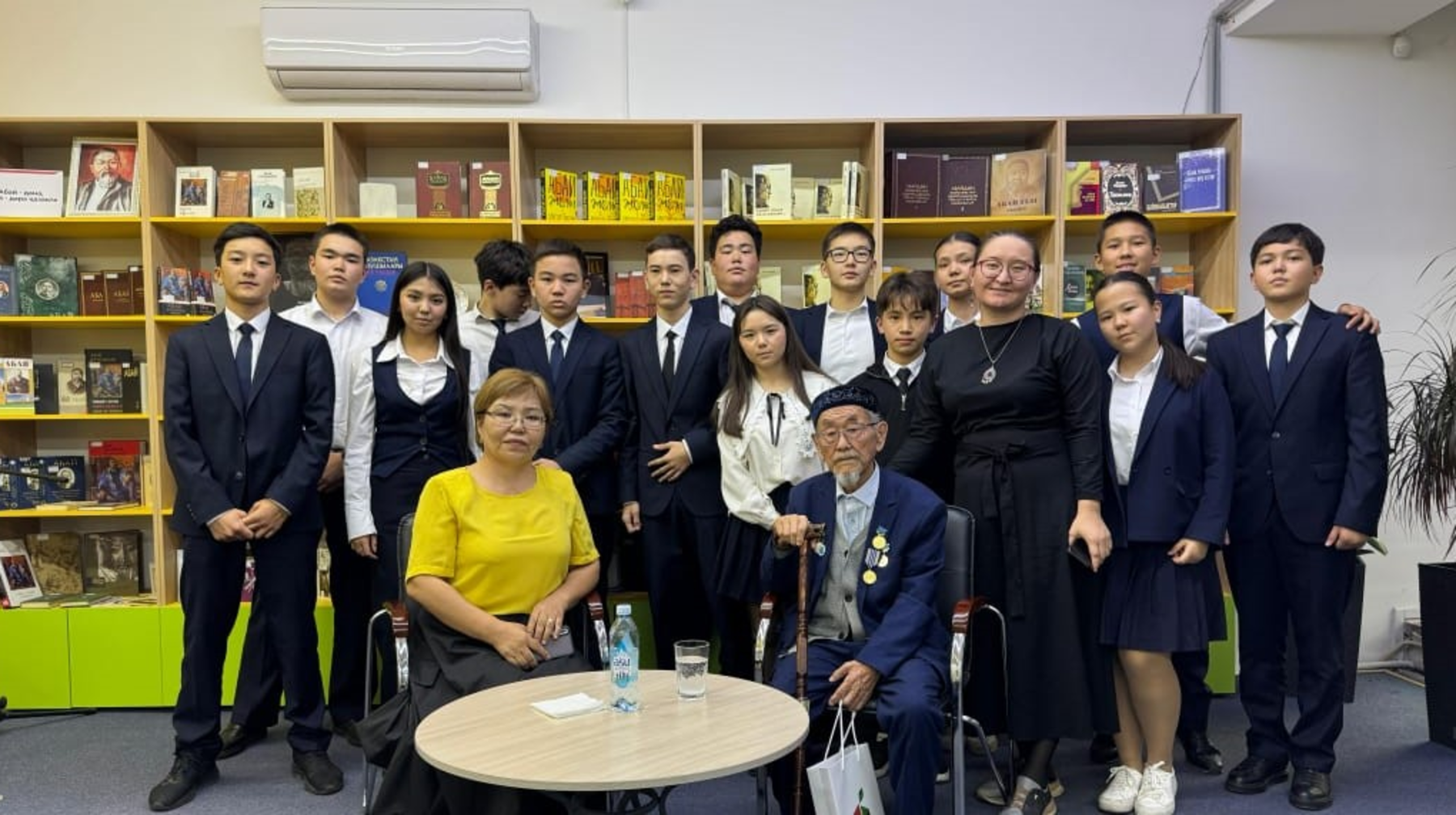 Алматы кітапханасы ән падишасына кеш арнады