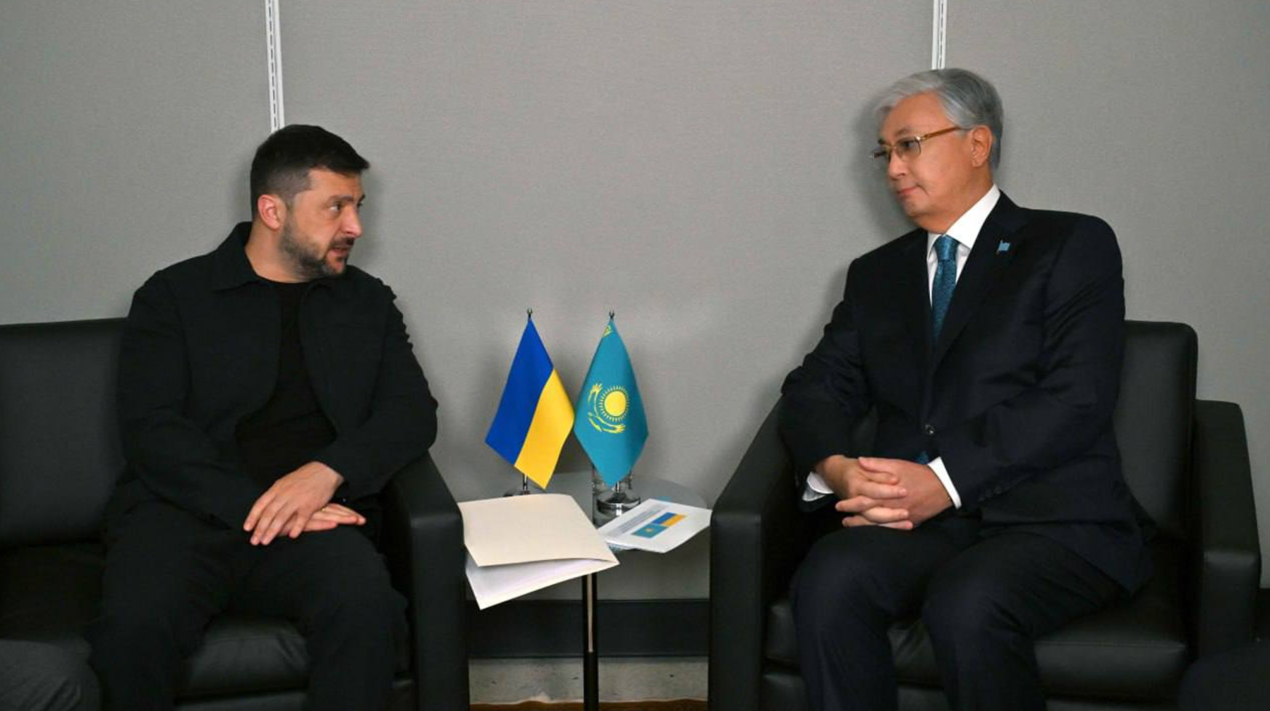 Тоқаев Зеленскиймен кездесу өткізді