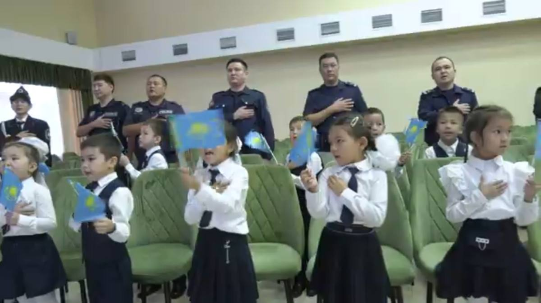 Алматыда бірінші сынып оқушылары "Жас жаяу жүргінші" қатарына қабылданды 