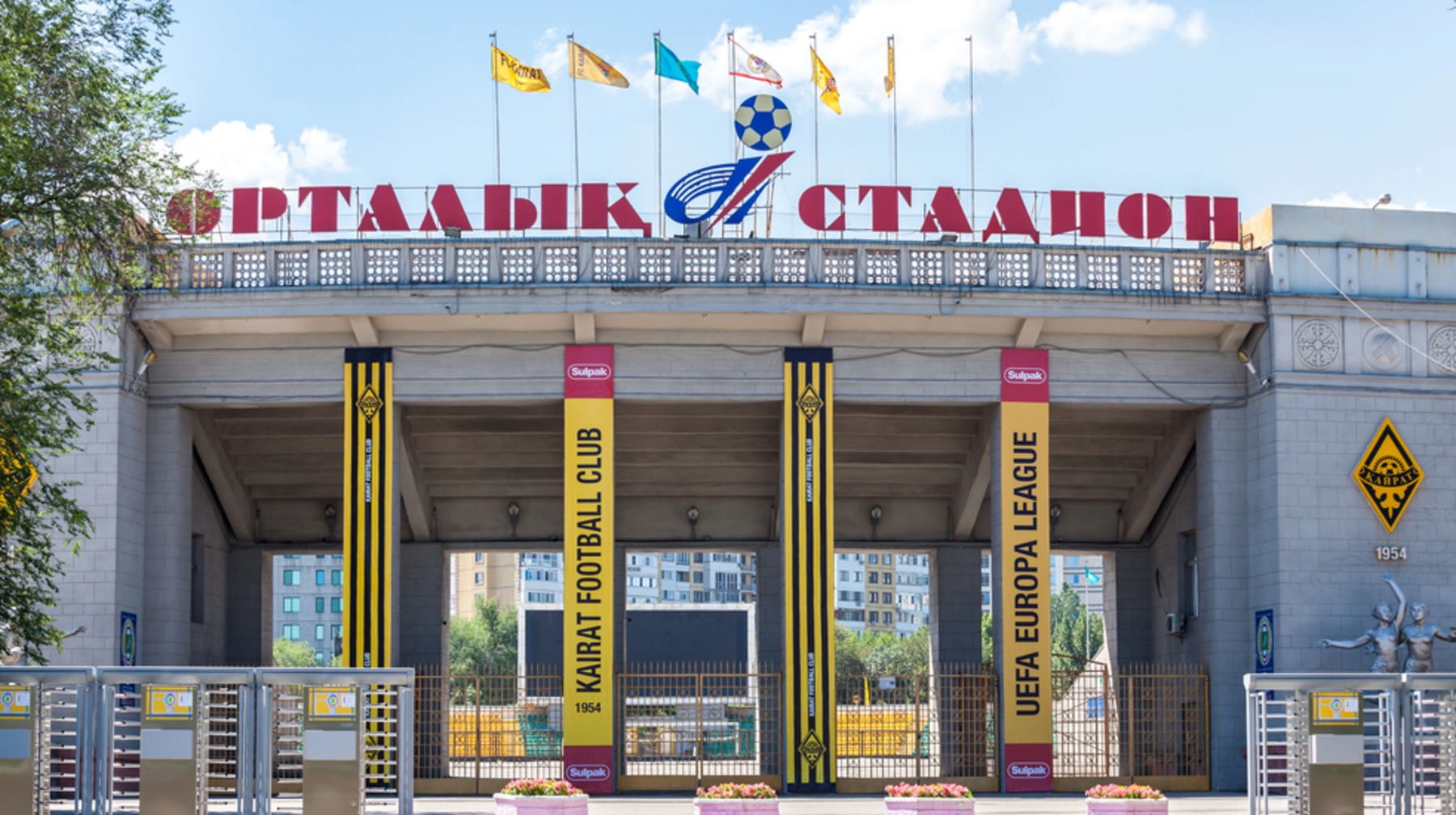 "Мұншалық төмен деңгейде емес" - Уразбахтин Орталық стадиондағы газон туралы 