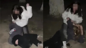 Атырауда студент қыз қатарласын аяусыз ұрып-соққан: оқиға видеосы желіде тарады