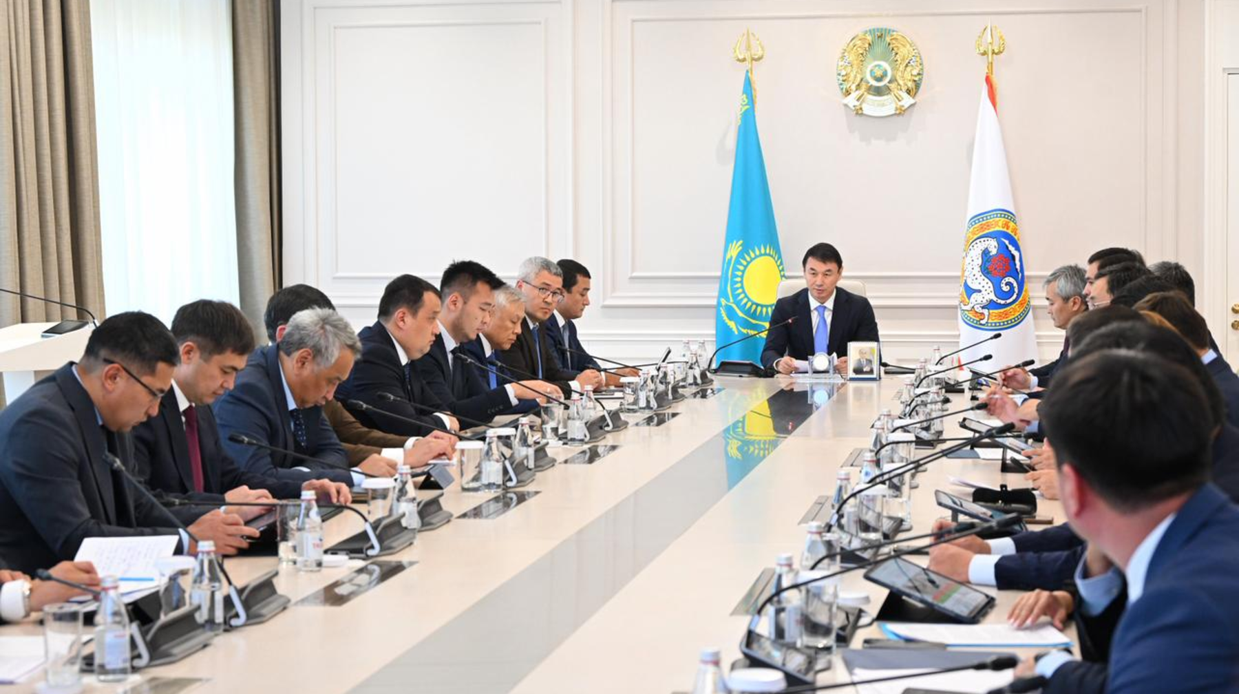 Дархан Сатыбалды мерзімнің сақталмауы мен жұмыстың сапасыз орындалғаны үшін мердігерлерді сынға алды