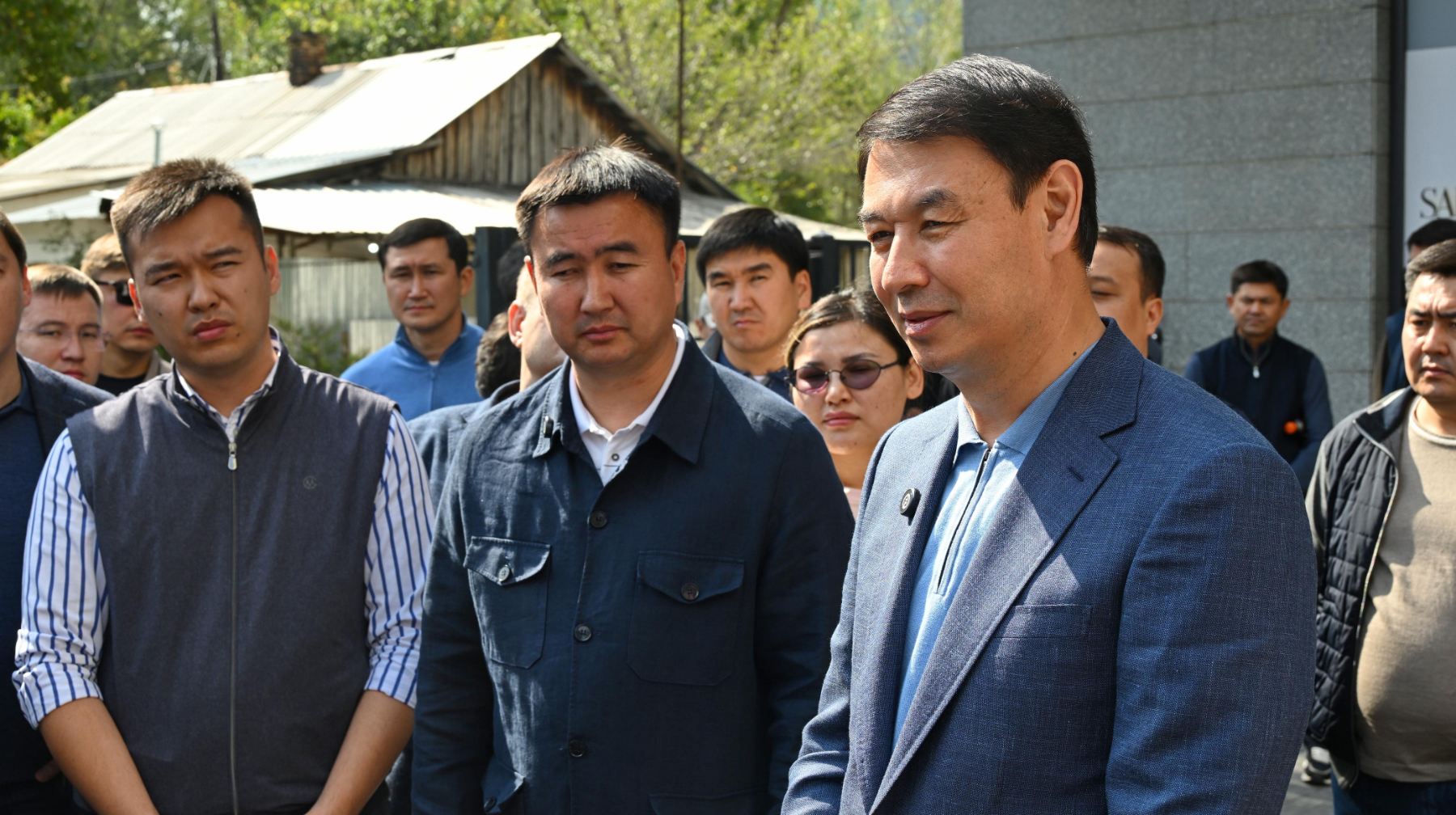 Дархан Сатыбалды «Дом на Абая» тұрғын үй кешенінің электр желілерін бақылауға алды