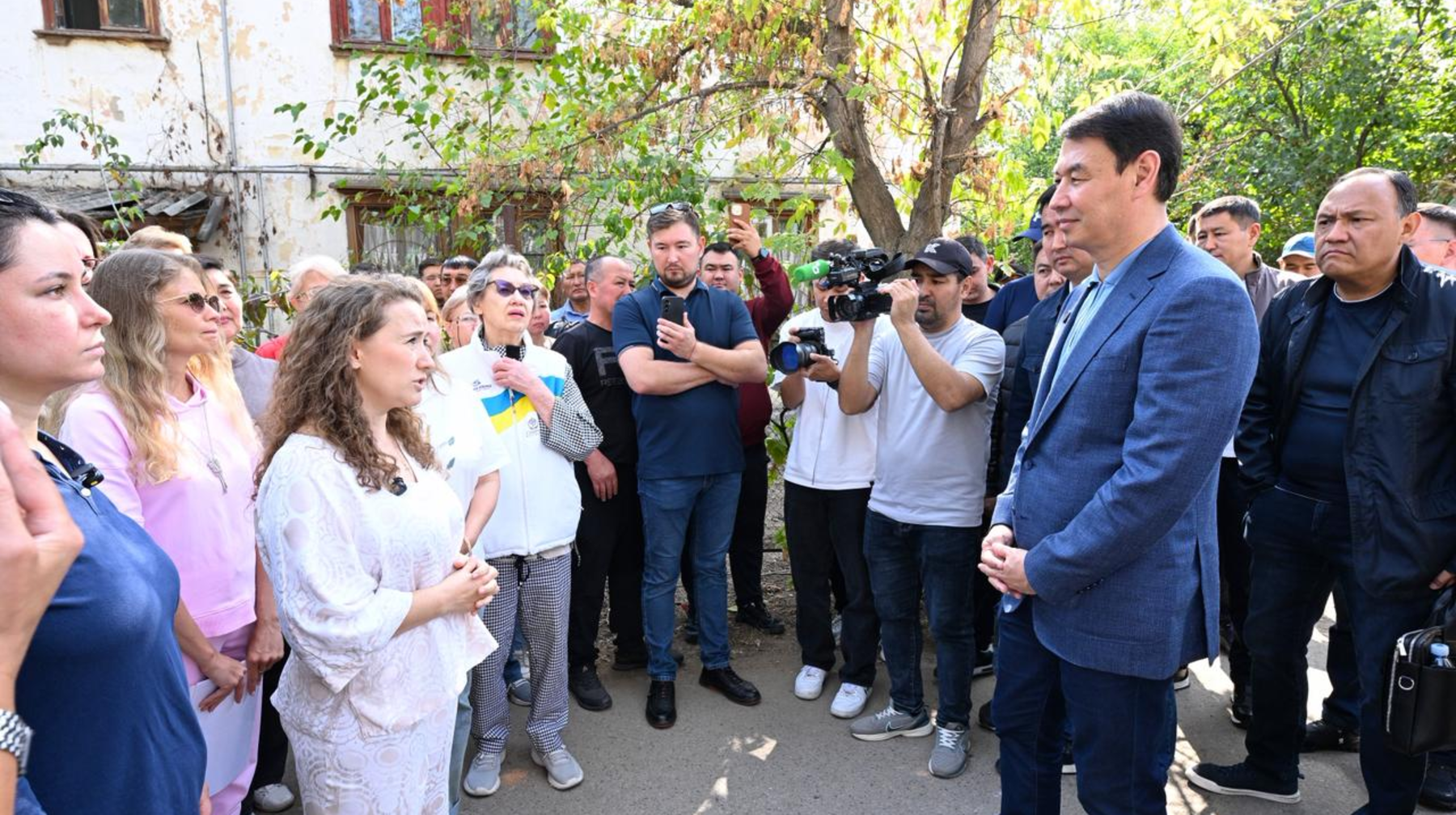 Алматы әкімі Бостандық ауданындағы ескі тұрғын үйлердің жаңару барысын тексерді 