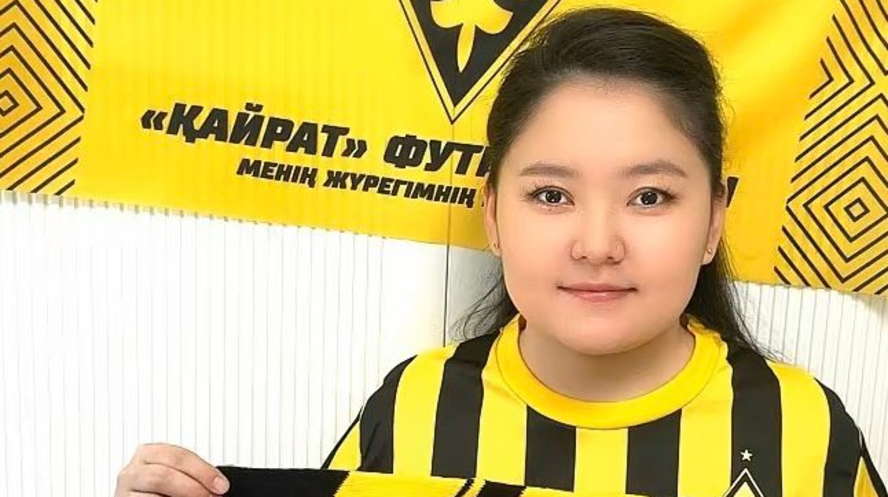 Футбол десе ішкен асын жерге қоятын алматылық жанкүйер ару кім?