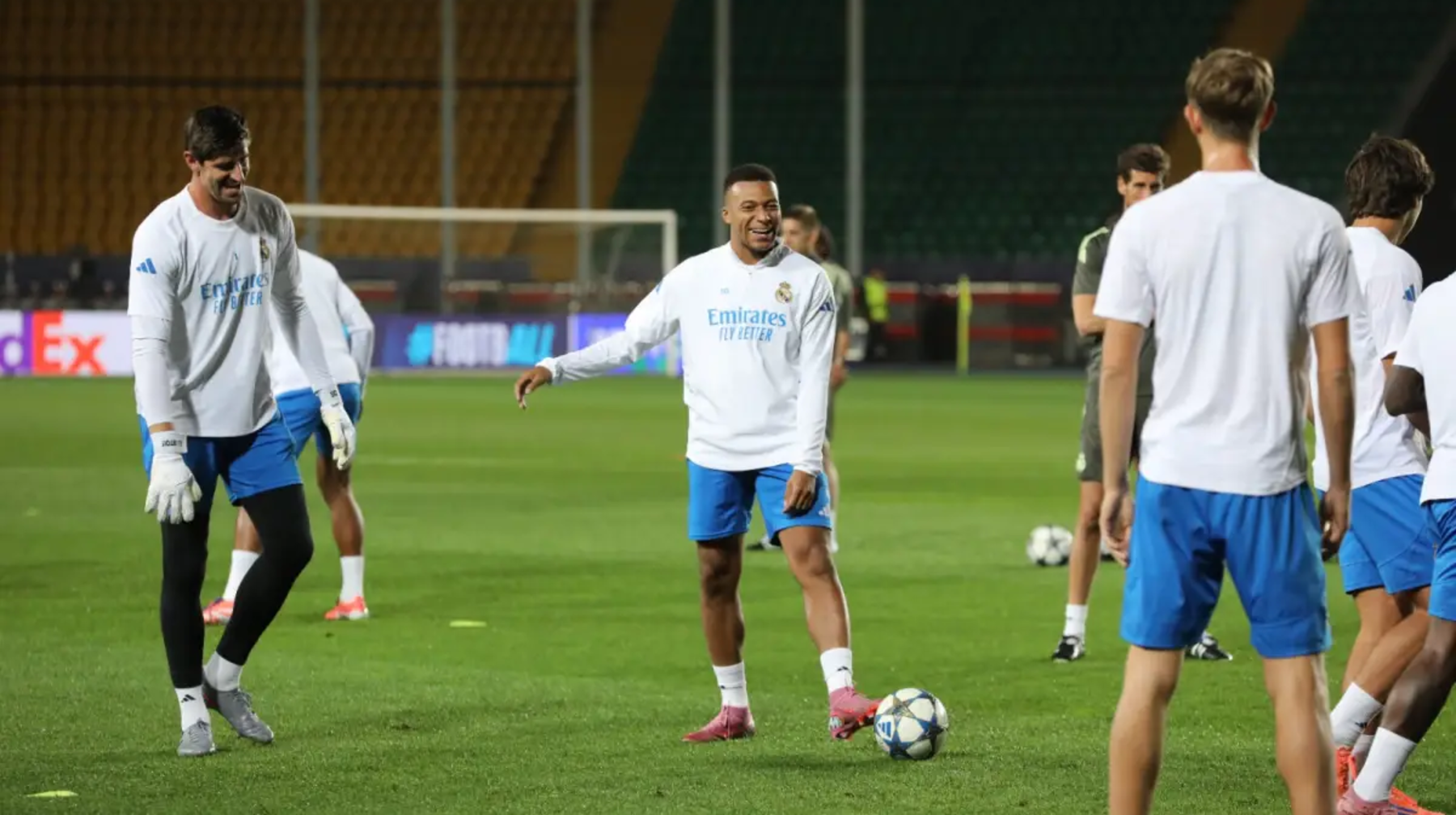 «Реал Мадрид» Алматыда: Орталық стадион футбол аңыздарын қарсы алуға дайын