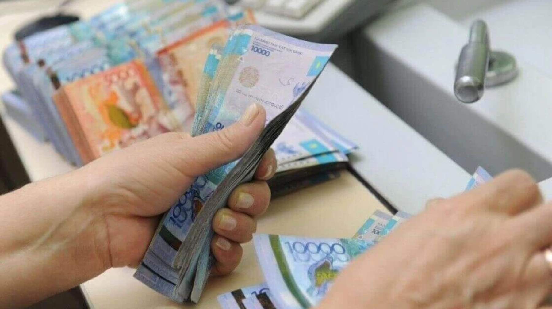 Қарттар күніне орай өңірлерде зейнеткерлерге әлеуметтік көмек көрсетіледі