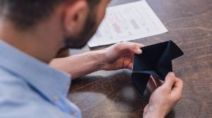 Қарызға белшесінен батқандарға не істеу керек? Психолог кеңесі