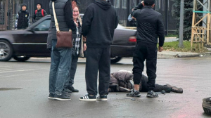 Қостанайда таксиден құлап кеткен 65 жастағы зейнеткерді көлік басып кетті