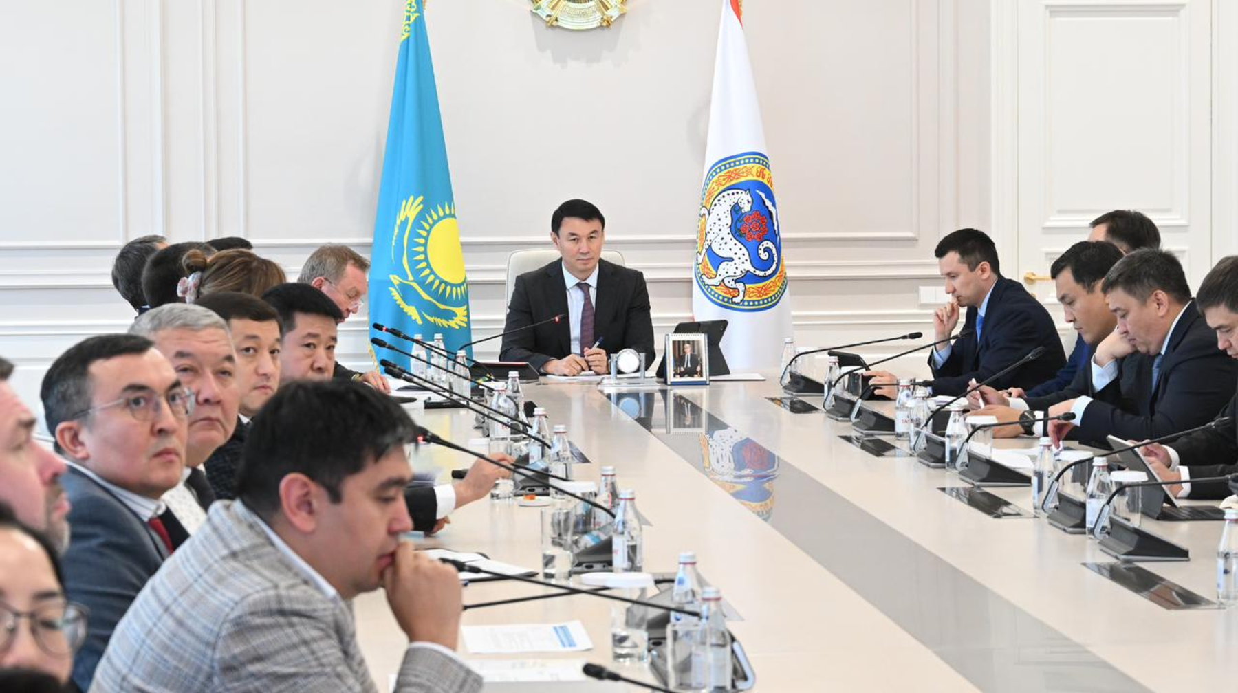 Алматы әкімі экономиканың негізгі салаларын дамытуға арналған 8 жобаны қарады