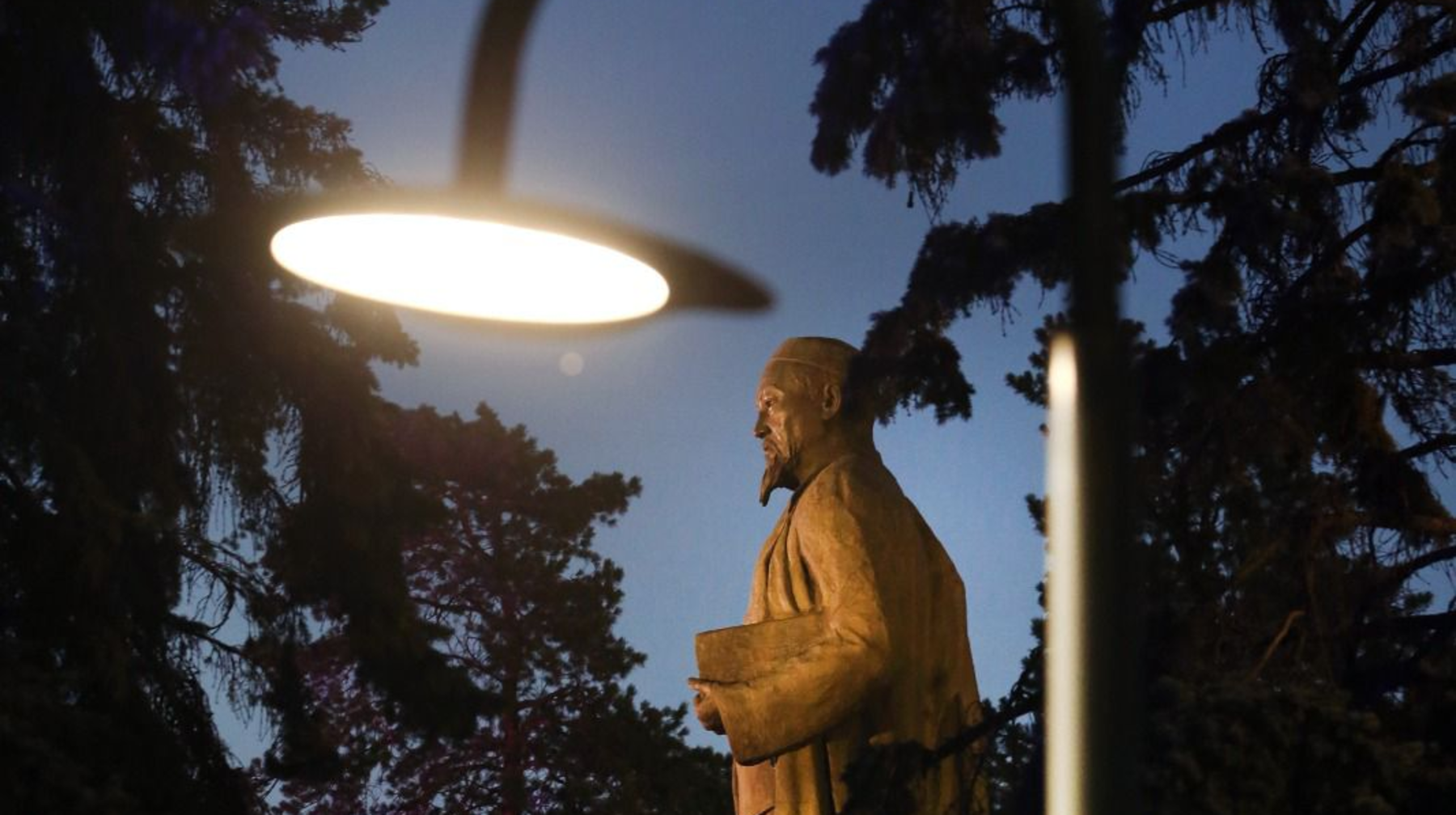 Алматыда жыл соңына дейін мыңнан астам шамды жаңарту жоспарланып отыр