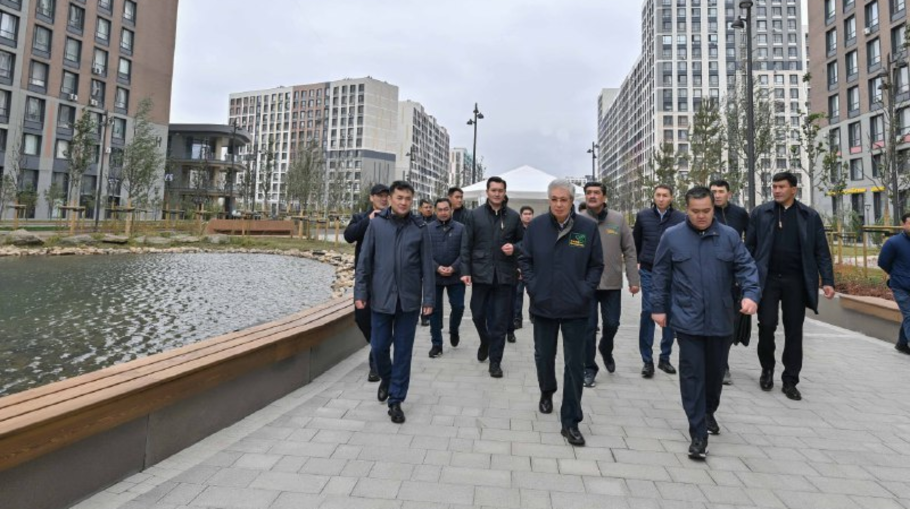 Президент "Нұра" ауданындағы Greenline бульварын аралап көрді