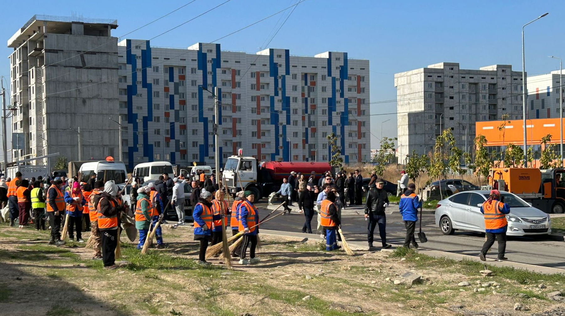 Мыңнан аса алматылық сенбілікке шығып, ағаш отырғызды