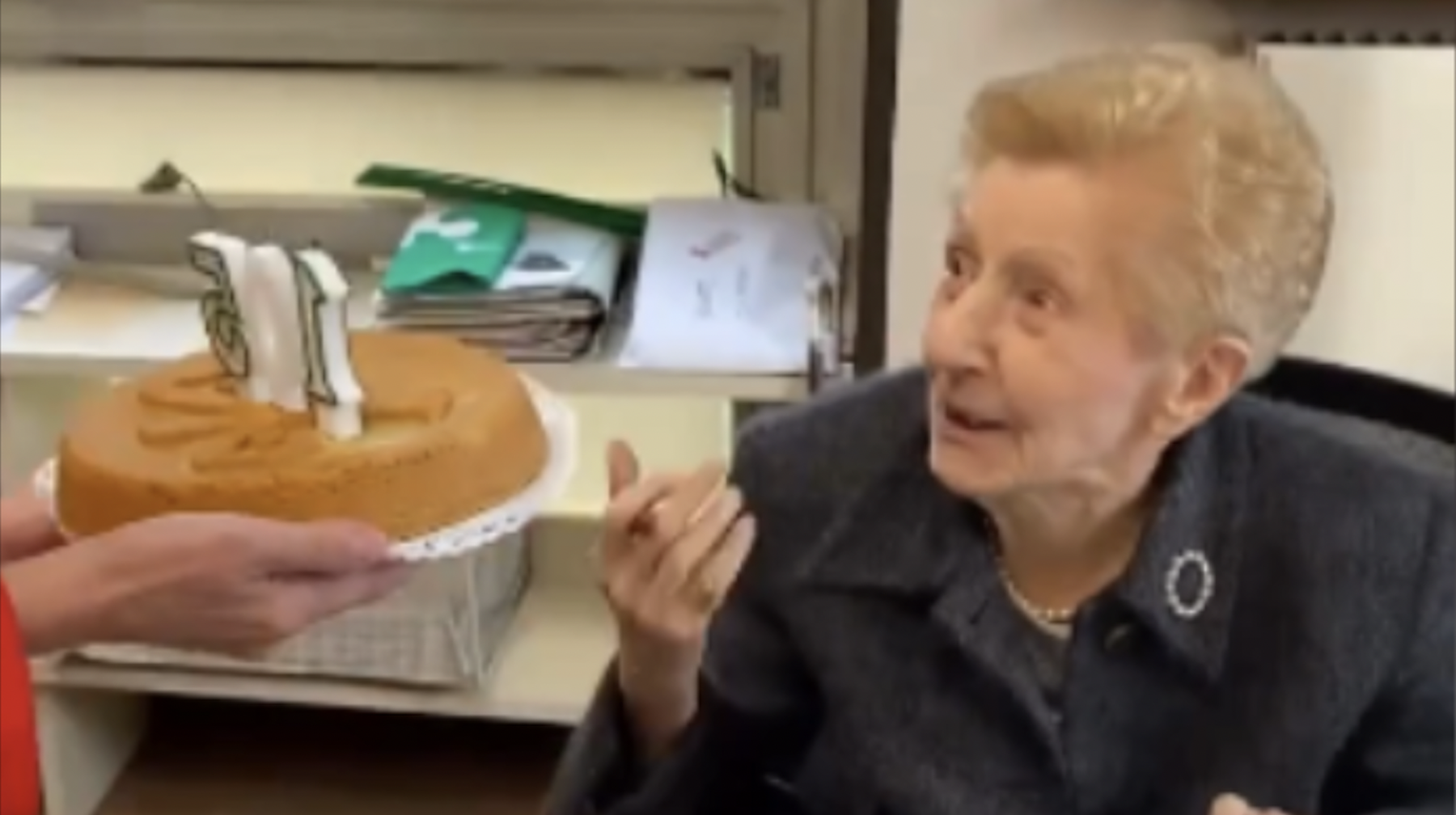  105 жастағы әйел мерейтойын жұмыс орнында атап өтті