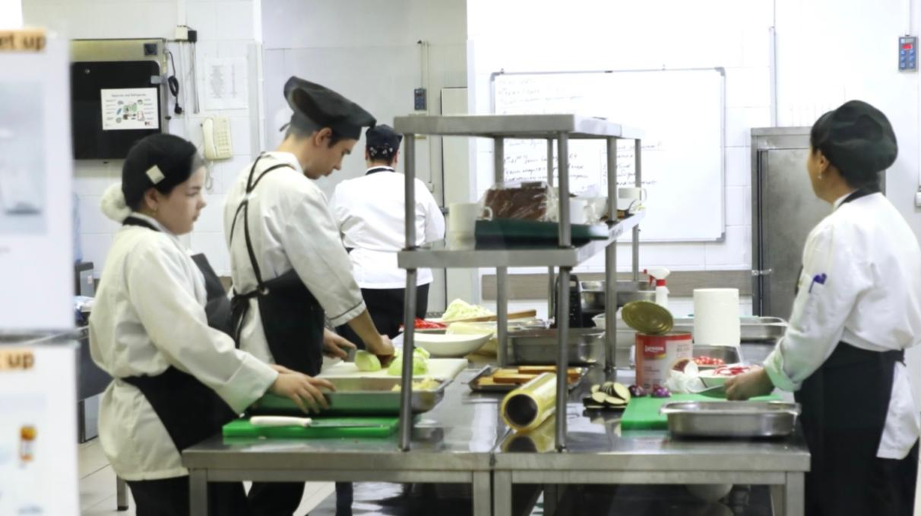 Алматы мемлекеттік бизнес колледжінің түлектері табысты еңбек етіп жүр