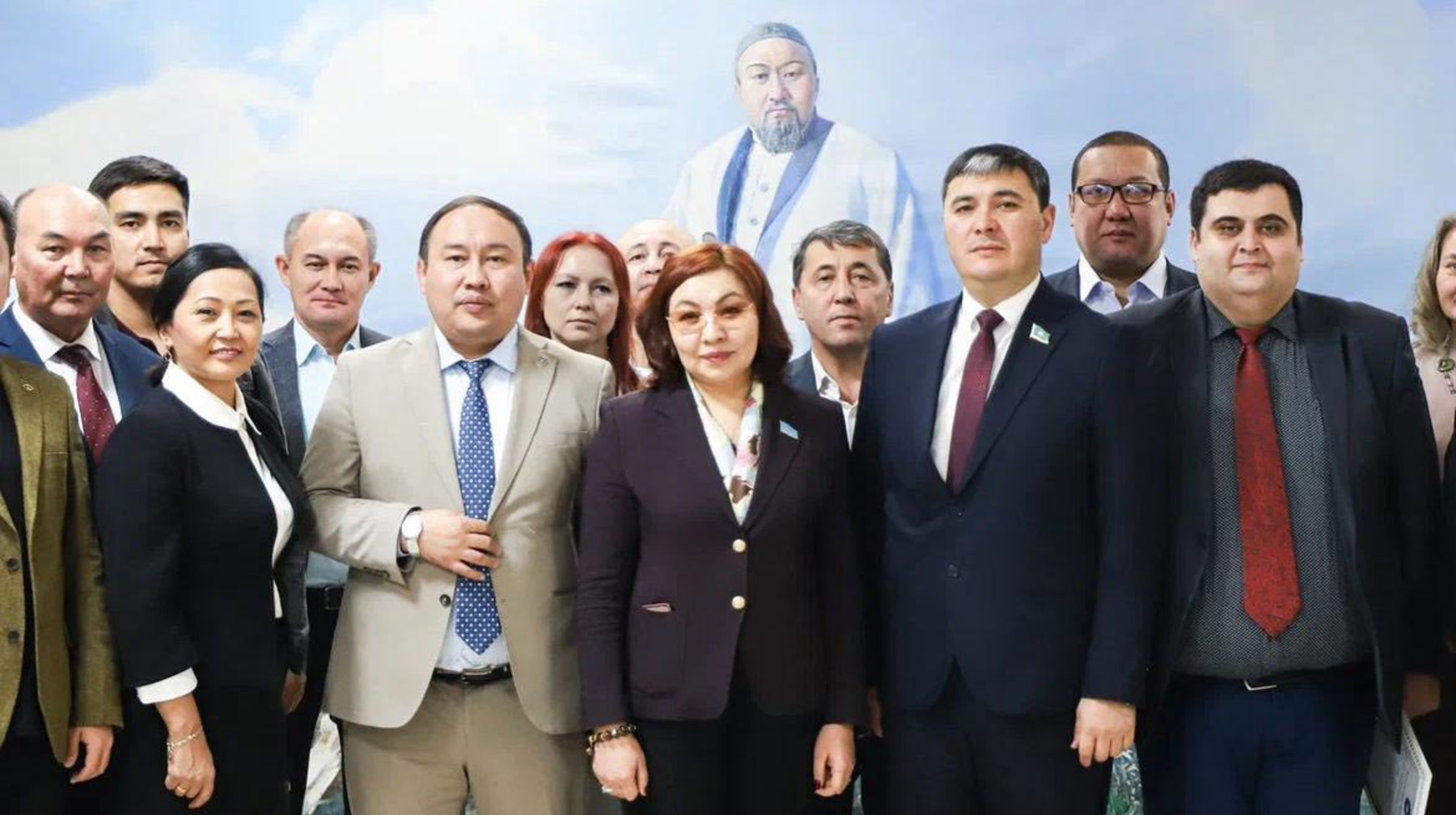 Алматыда Бас редакторлар мен ҚХА журналистер клубы Этносаралық келісім және БАҚ этикасы жайын талқылады 