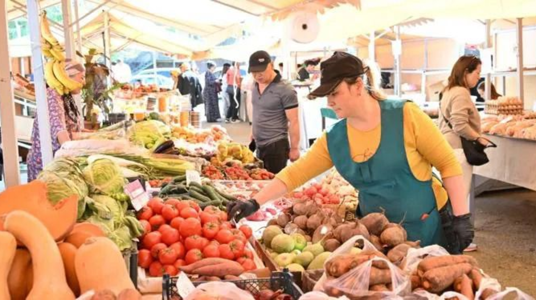 Алматыда демалыс күнгі жәрмеңкелерге келушілер саны аптасына 50 мың адамға жетті