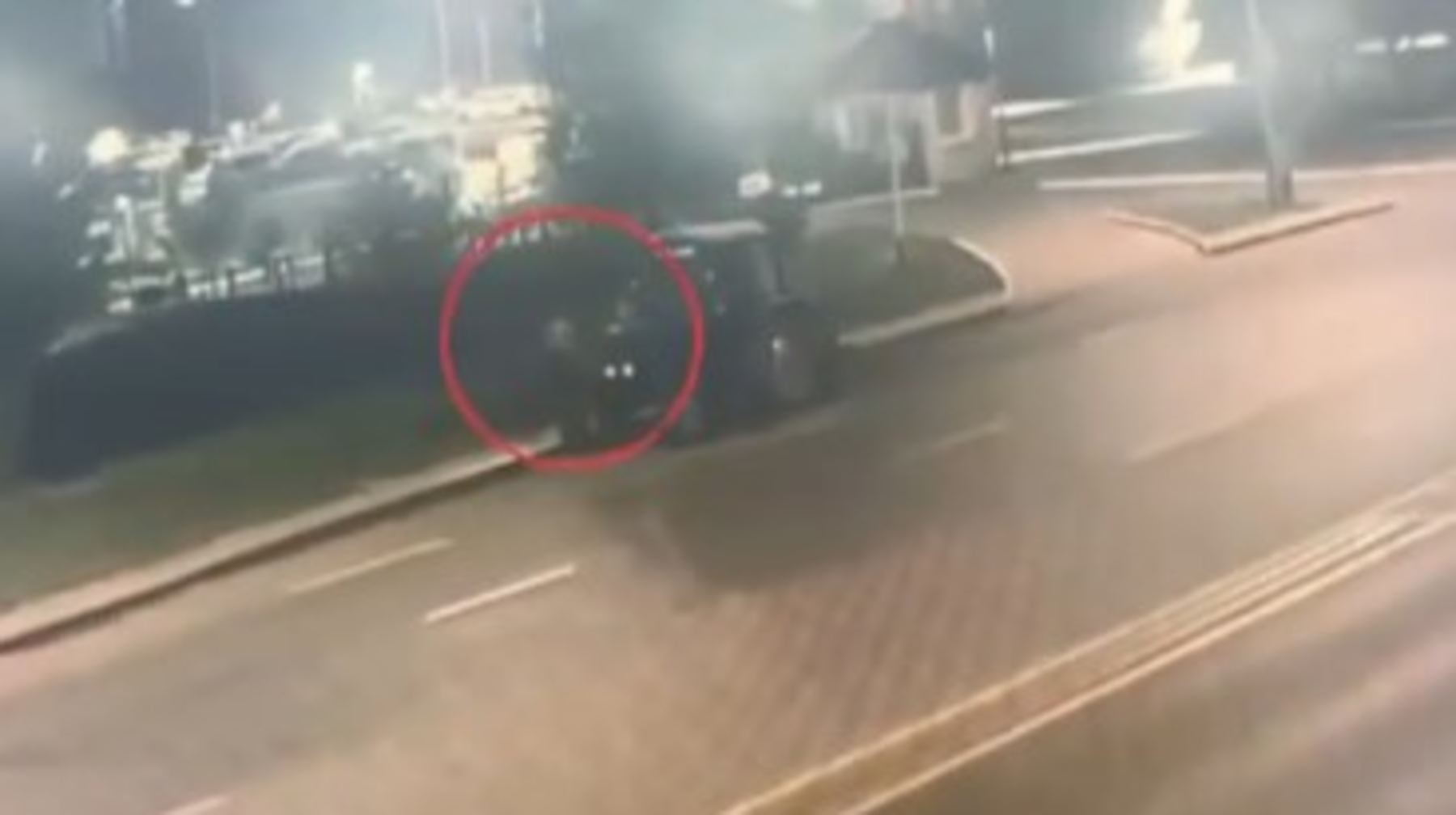 Астанада мас ер адам тракторды айдап кеткен