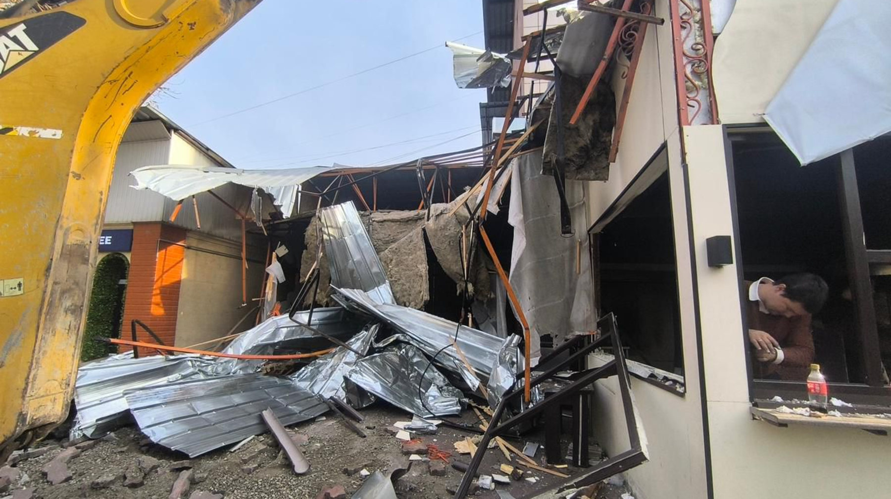 Алматыда сот шешімімен тағы бір дәмхана сүрілді