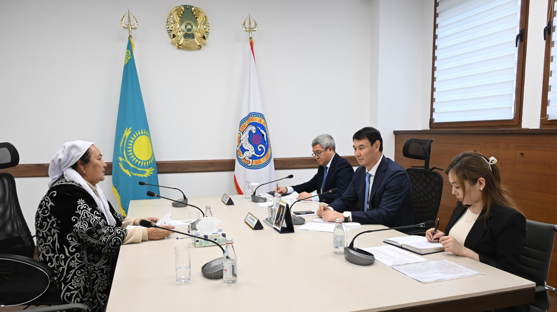 Алматы әкімі азаматтарды жеке мәселесі бойынша қабылдады