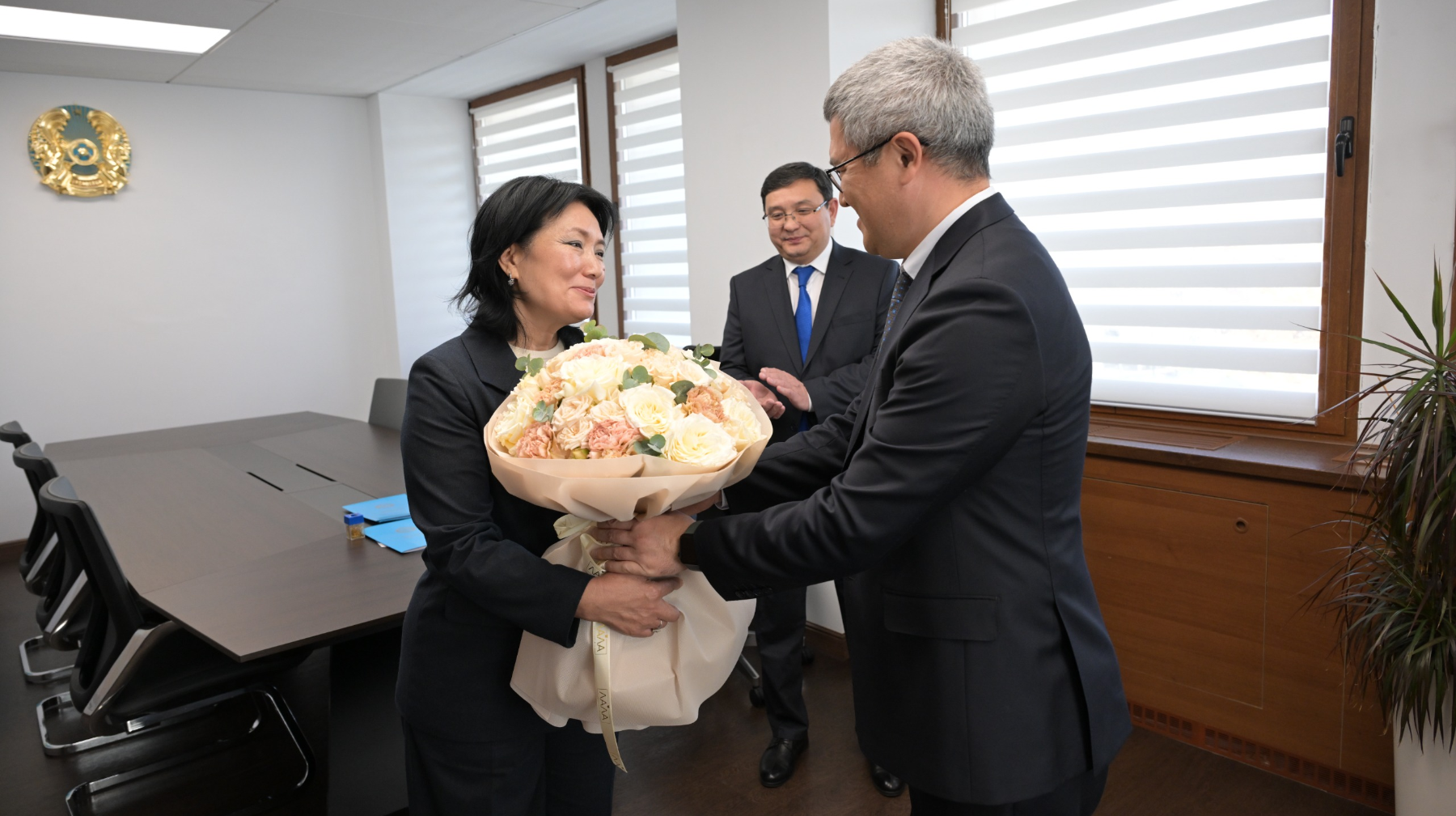 Мемлекеттік қызмет ардагері Роза Моданова Қазақстан Республикасы Мемлекеттік қызмет істері агенттігінің төсбелгісімен марапатталды