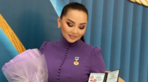 "Анамның арманы орындалды!" Баян Мақсатқызы жаңа атаққа ие болды 