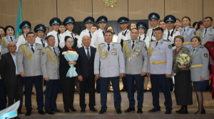 Алматыда ҚАЖД бастығы антына адал қызметкерлердің ата-аналарын марапаттады