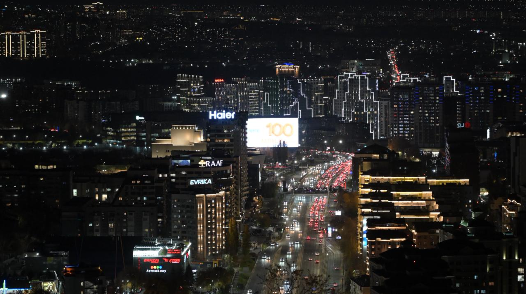 Дархан Сатыбалды қаладағы кешкі жарықтандыру нысандарын аралап көрді