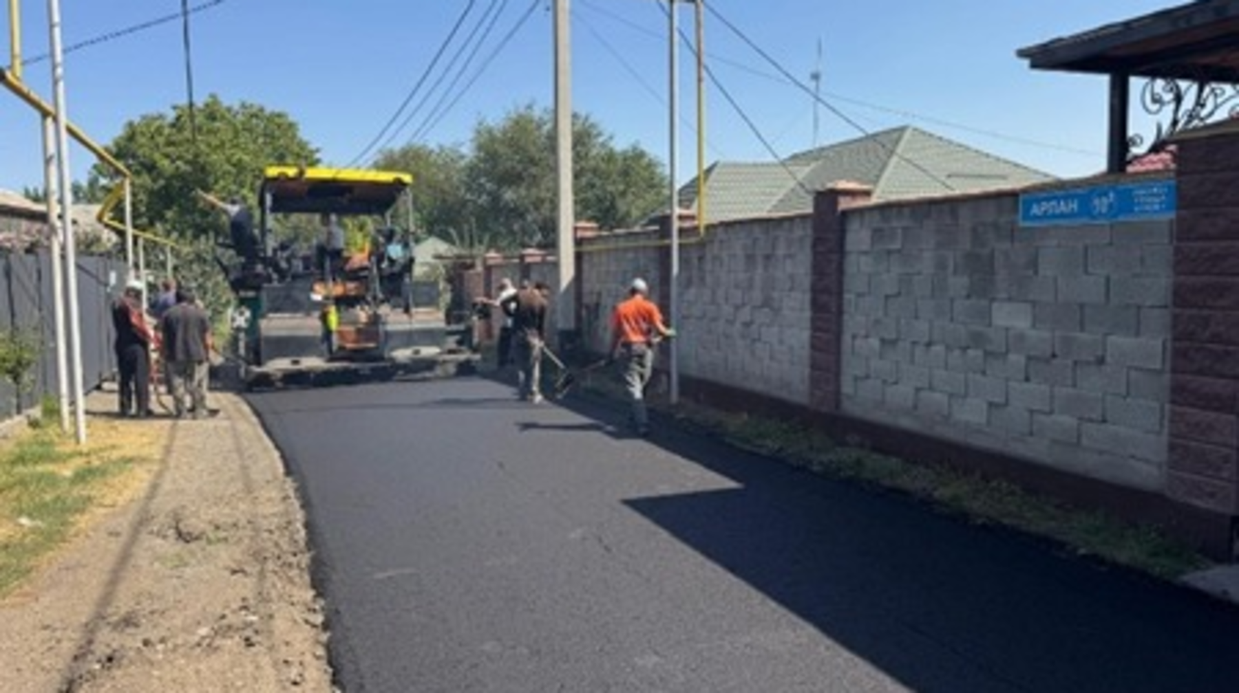 Аудандағы ондаған көшеге жаңа жол жабындысы төселді