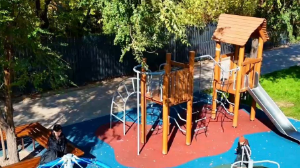 Жасыл желек пен жарық - Алматыда Торайғыров көшесінде ауқымды жаңарту жұмыстары аяқталды