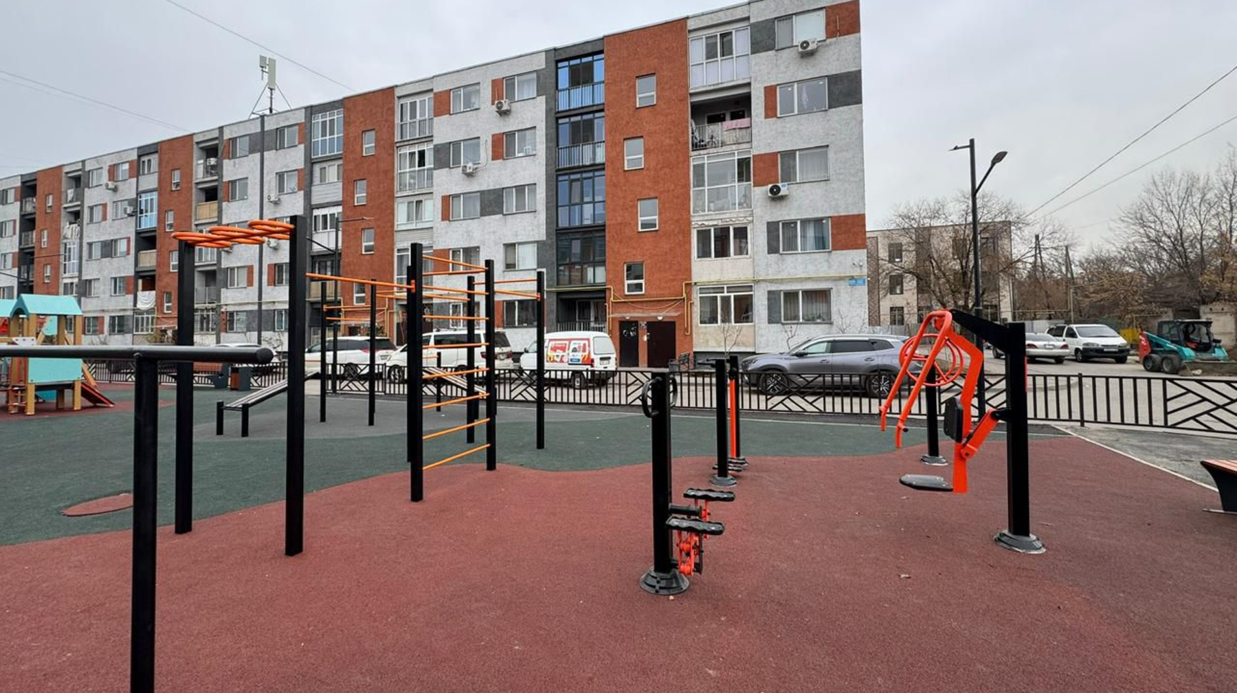 Наурызбай ауданында аулалар мен қоғамдық кеңістіктер жаңартылды