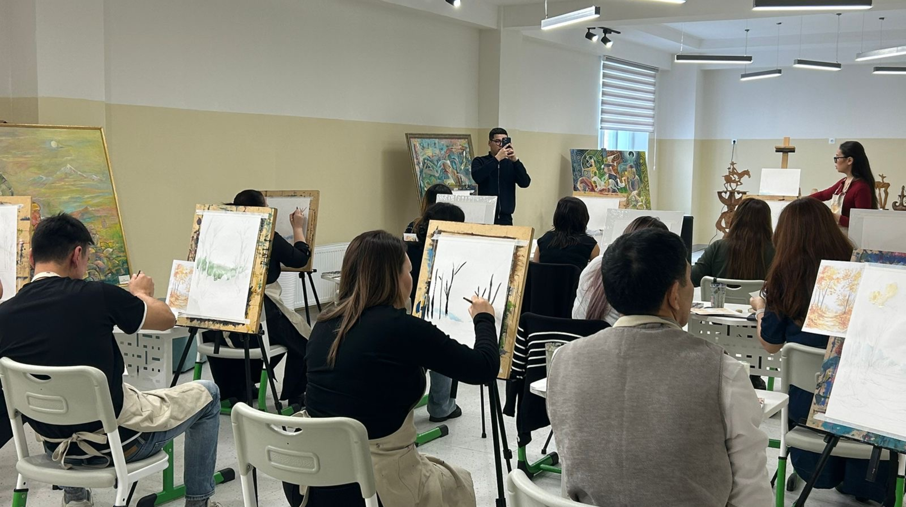 «Шығармашылықта кездесейік»: ата-аналарға арналған арт-практикум өтті