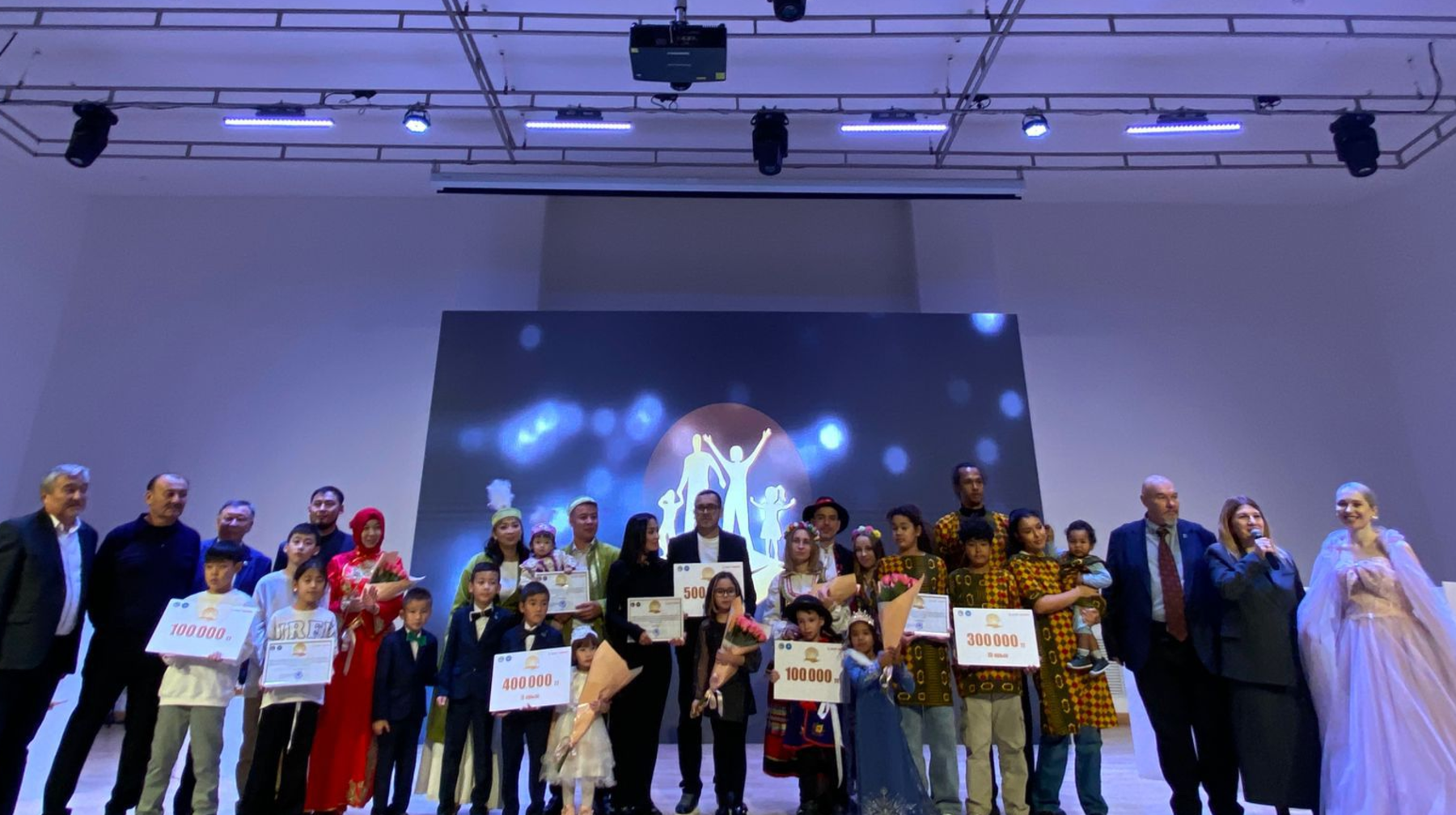 Алматыда ҚХА-ның 30 жылдығына орай үздік отбасы анықталды