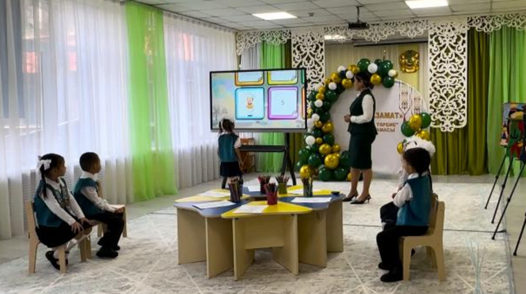 Жасанды интеллекті бүлдіршіндер де қолдана бастады