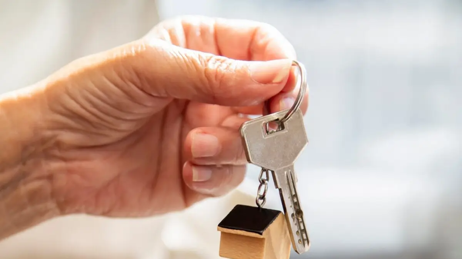 Ақтөбеде "баспана алып беремін" деген желеумен көпбалалы келіншекті алдаған әйел сотталды