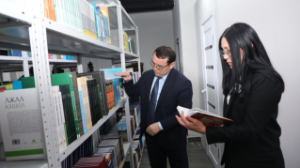 Тәуелсіздік күніне тарту: Алматыда тағы бір заманауи кітапхана ашылды