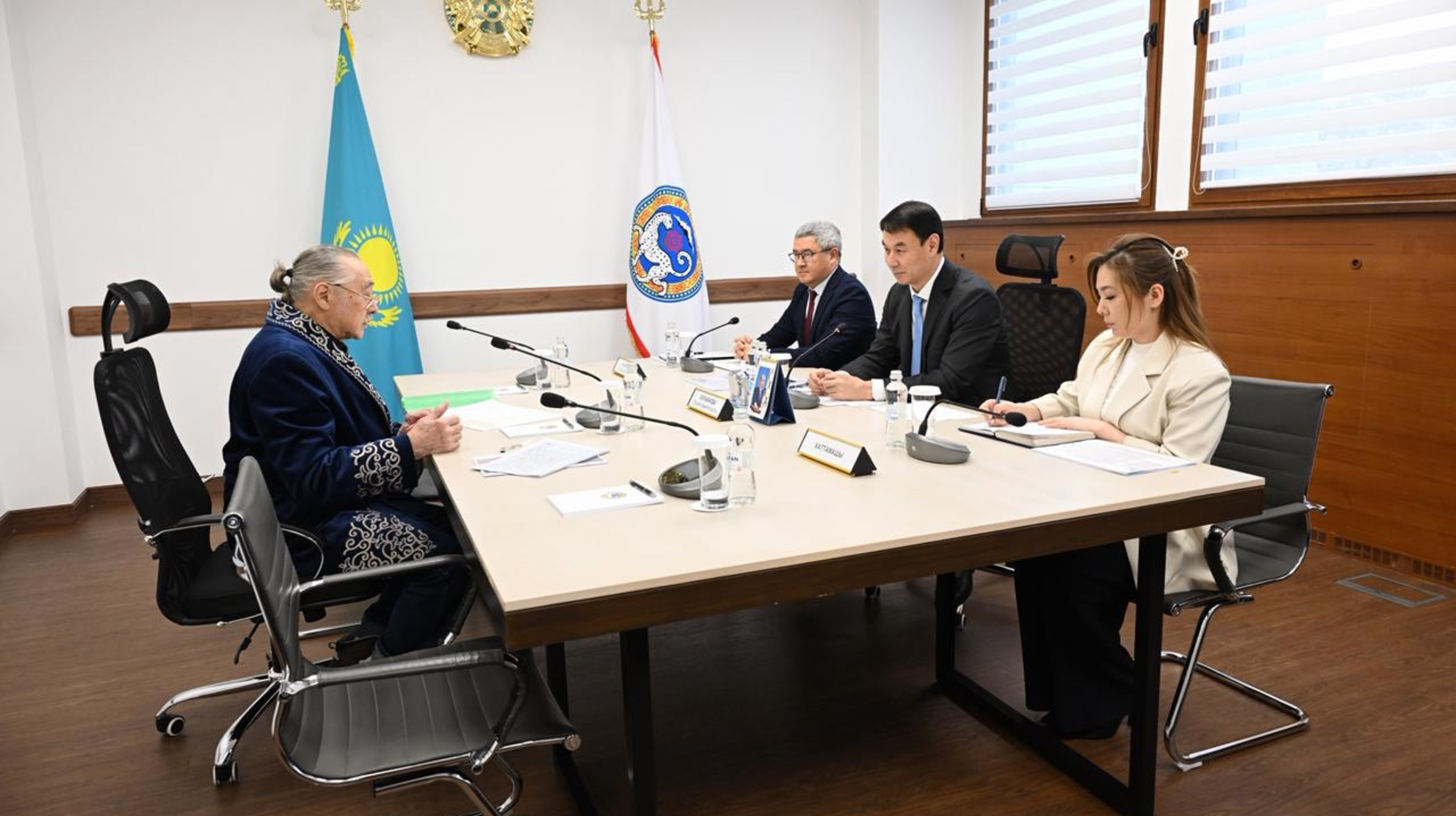 Алматы әкімі Дархан Сатыбалды азаматтарды қабылдады