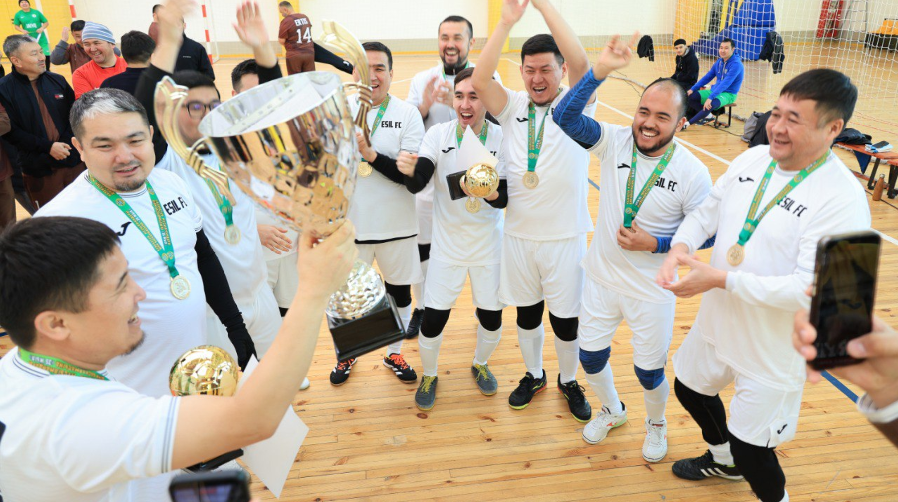 Мешіттен алаңға: Мүфтият қызметкерлері футболда бақ сынасты