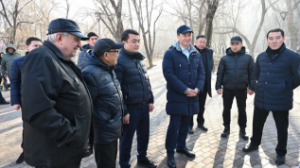 Алматы әкімі Есен Дүйсенов көшесінің бір бөлігін көріктендіру жобасымен танысты