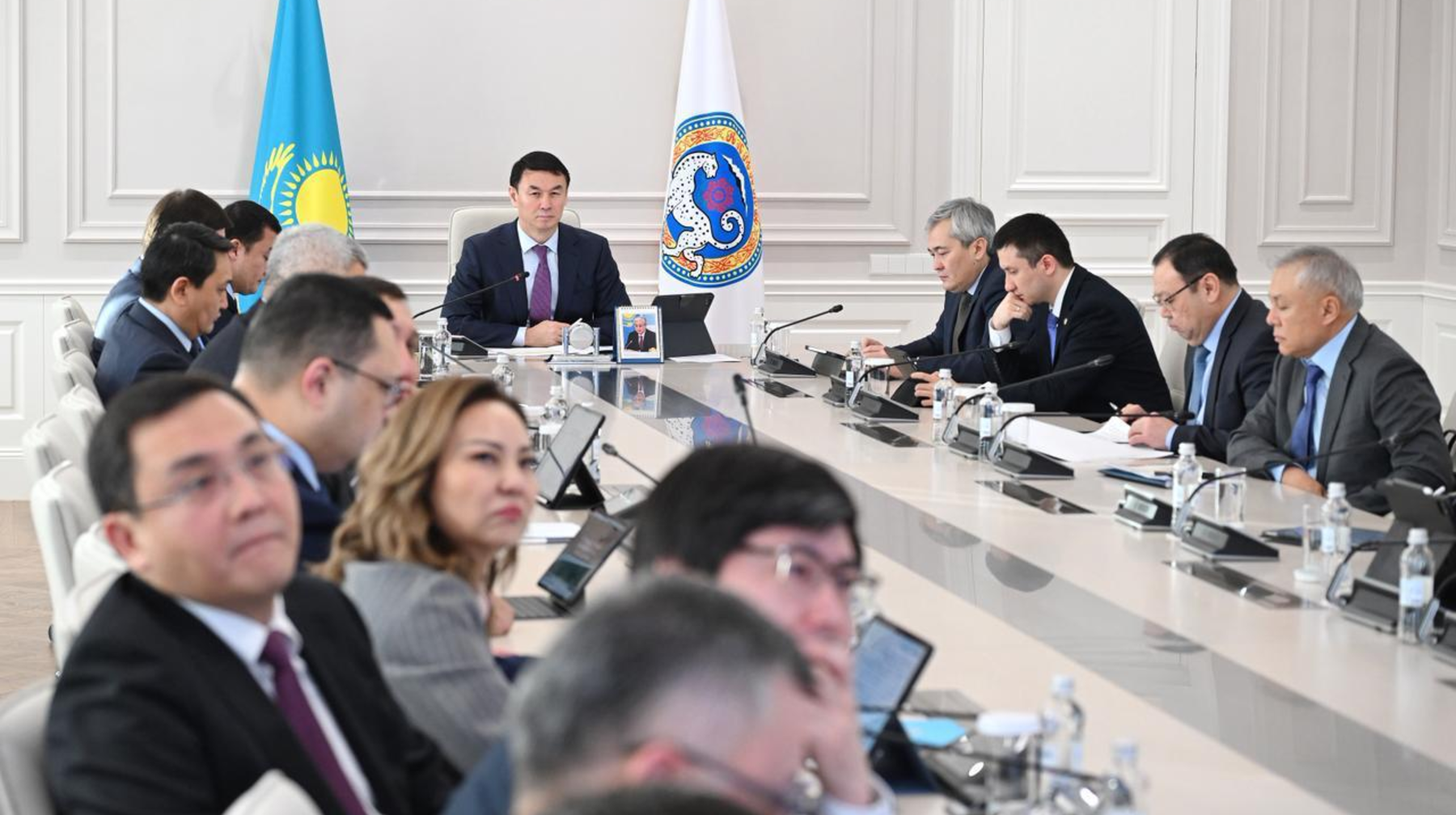 Алматыда тұрғындарды МӘМС жүйесімен қамтуды кеңейту шаралары талқыланды