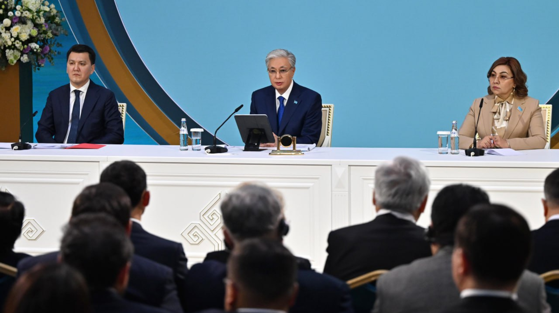 Президент Үкіметті сынға алды: жүк авиациясы бойынша тапсырма орындалмай отыр